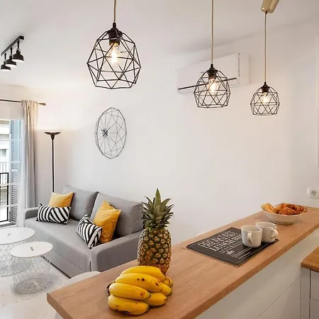 C10 - Alluring In Downtown Apartment *
